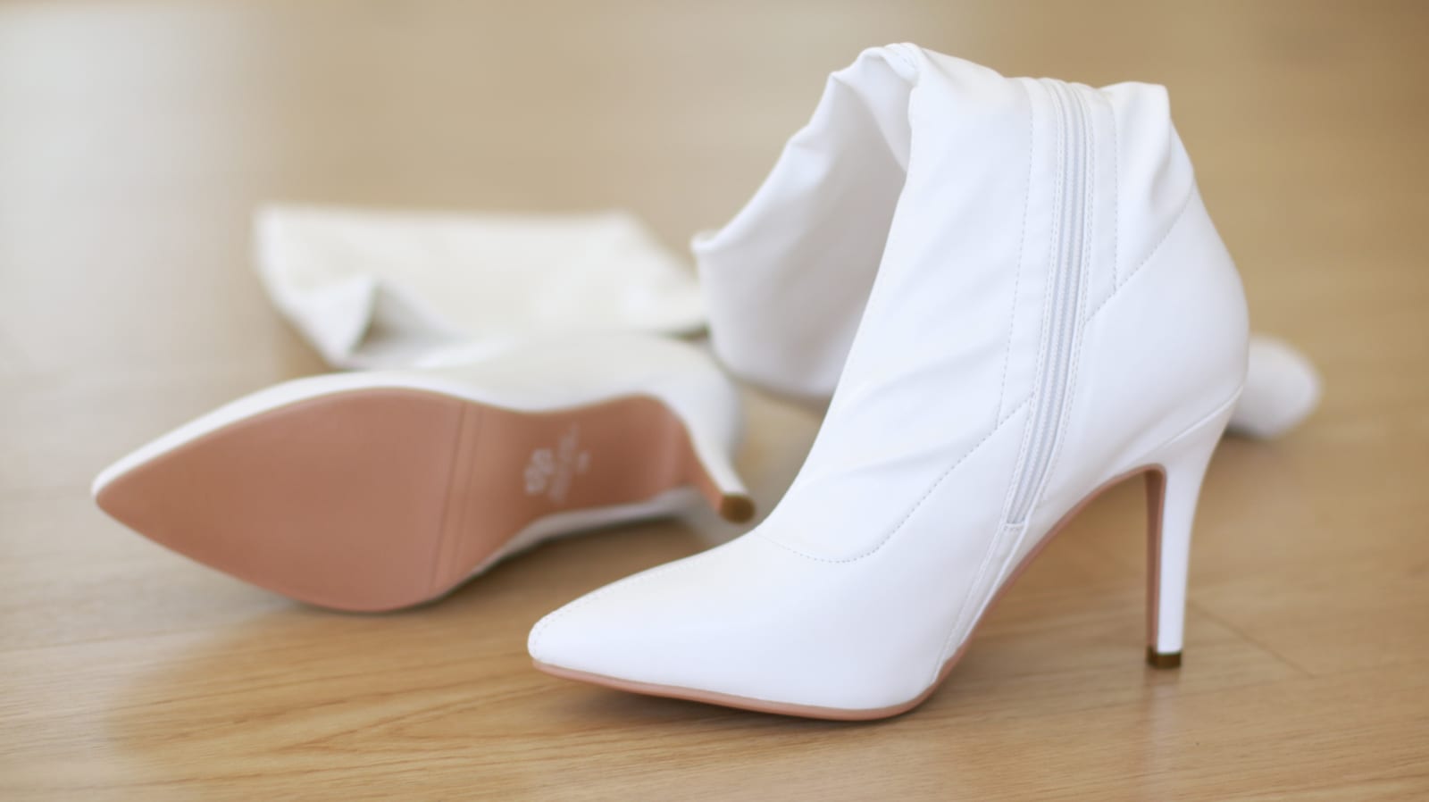 Snow Boot — White Stretch — angle 5