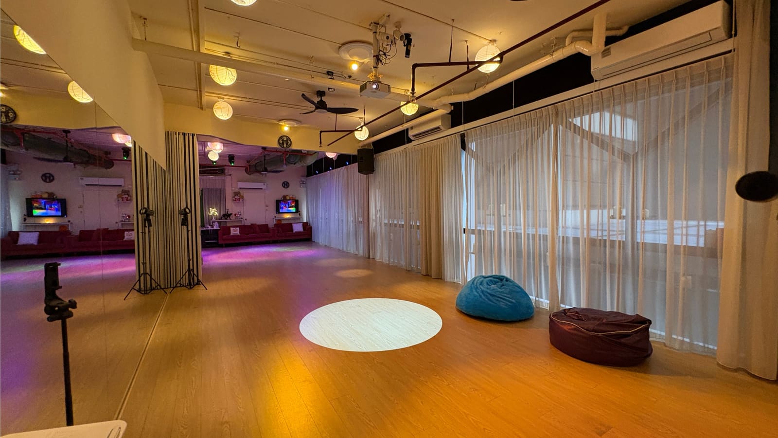 Grand Studio – Projector Room